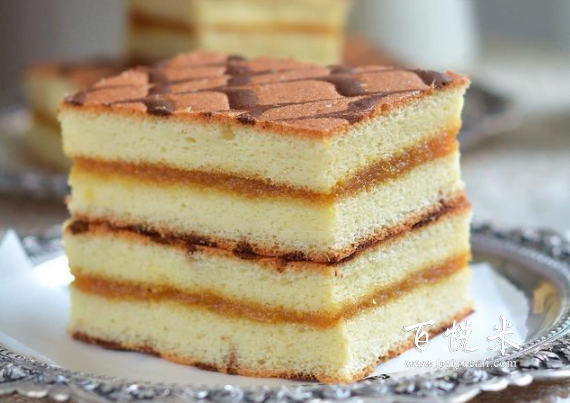 千秋紋鳳梨醬夾心蛋糕，松軟香甜比買的好吃實(shí)惠，5個(gè)雞蛋就能烤一大盤蛋糕